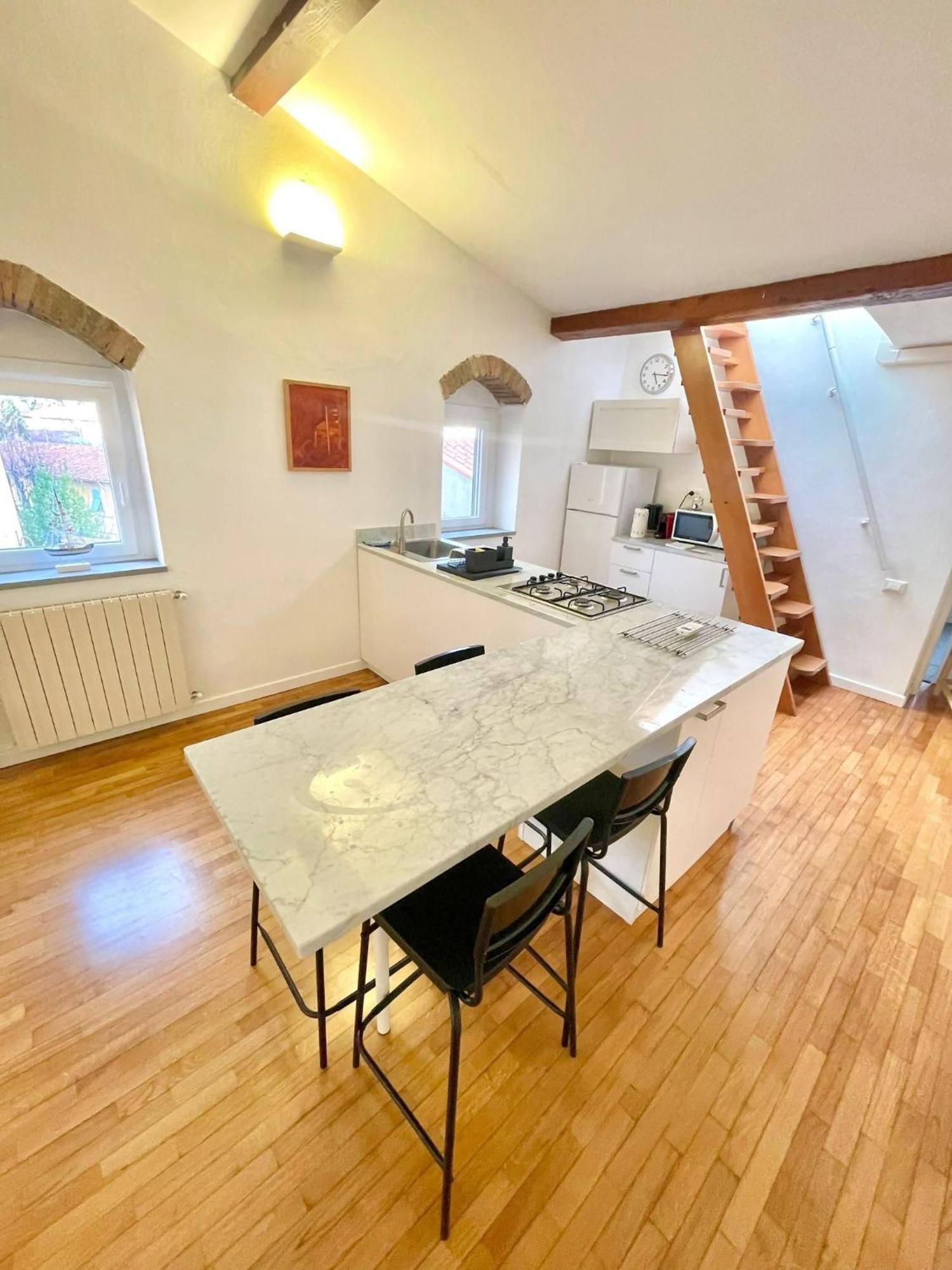 Susannas Lovely New Apartment リヴォルノ エクステリア 写真