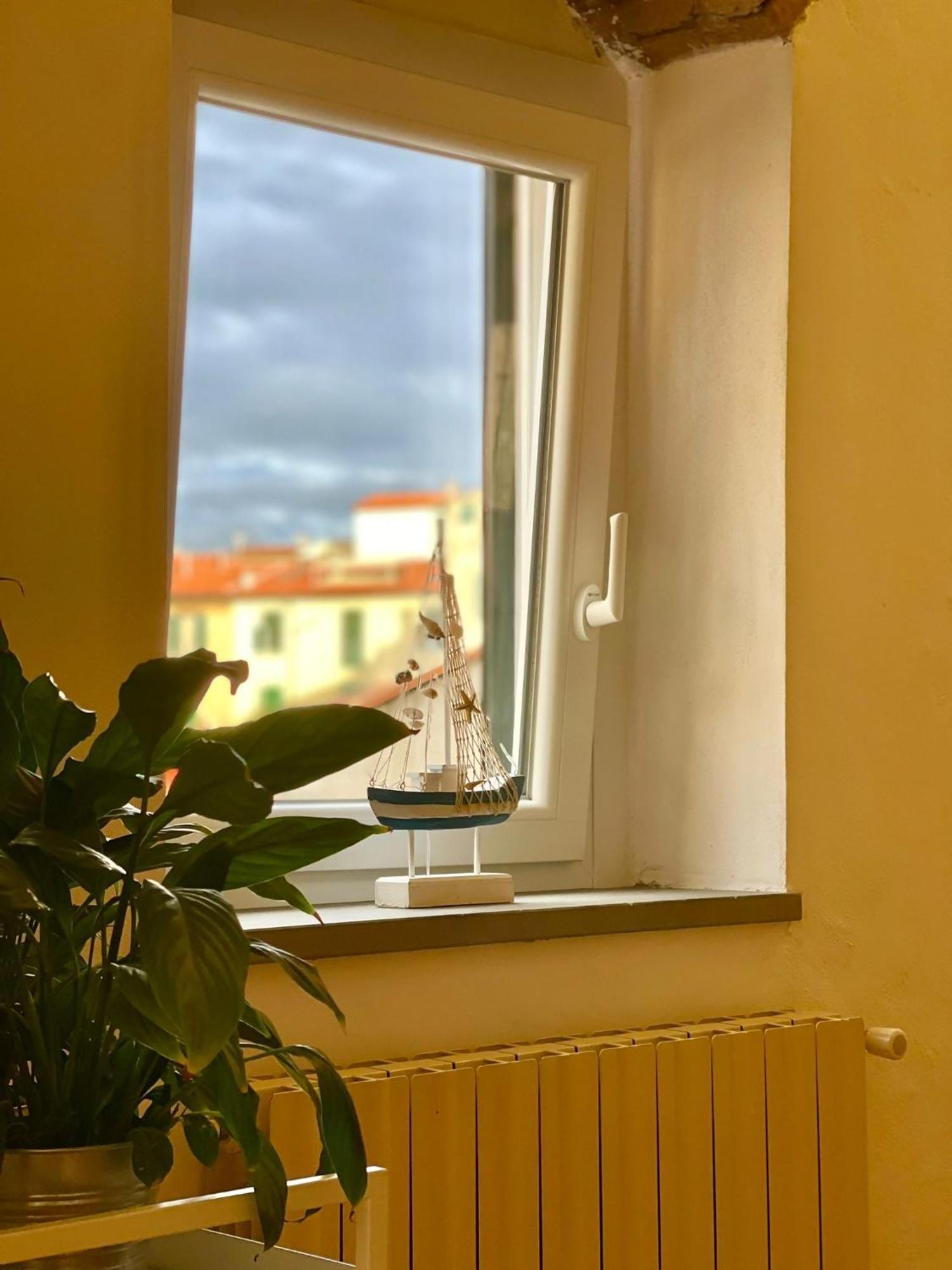 Susannas Lovely New Apartment リヴォルノ エクステリア 写真