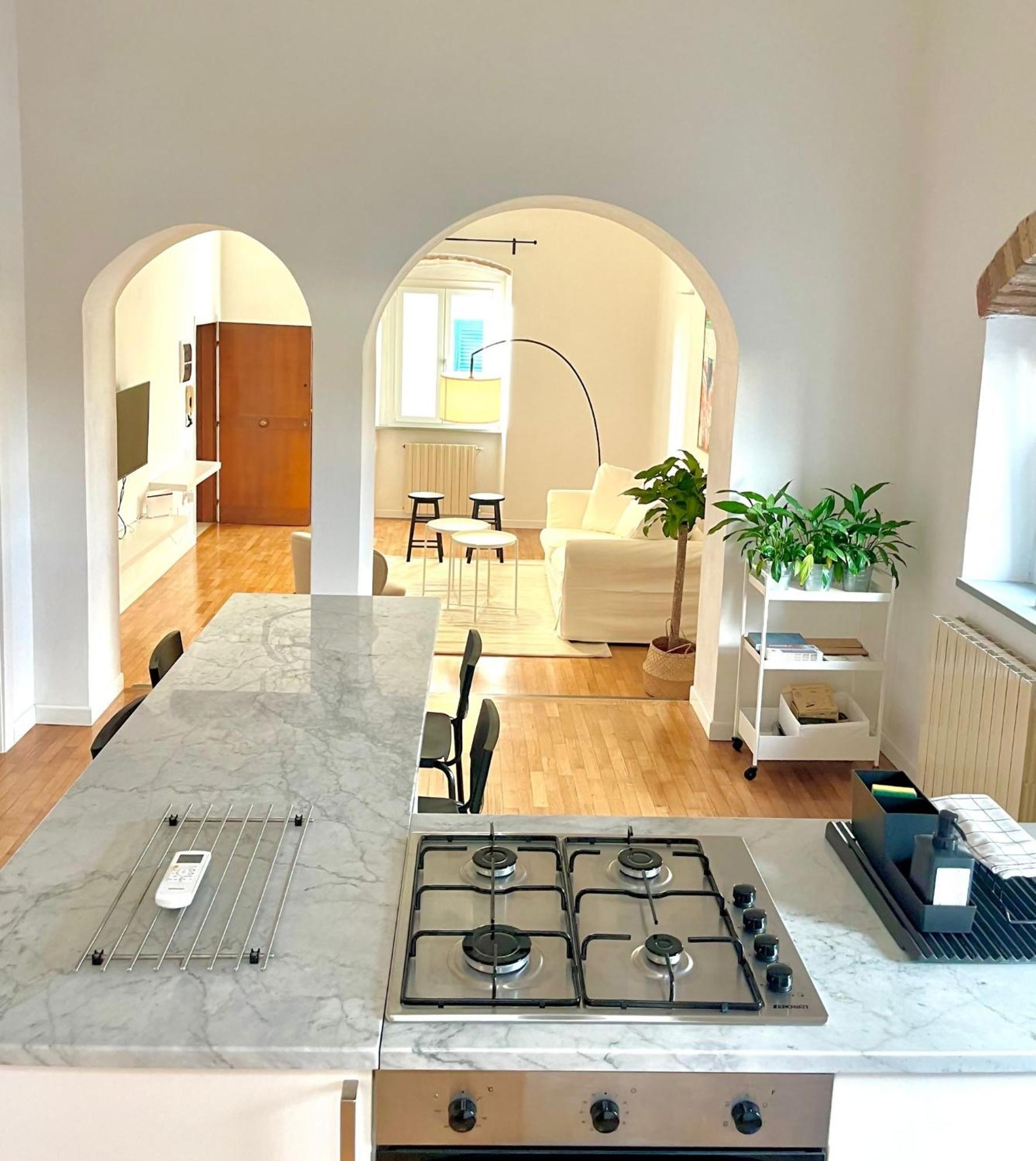 Susannas Lovely New Apartment リヴォルノ エクステリア 写真